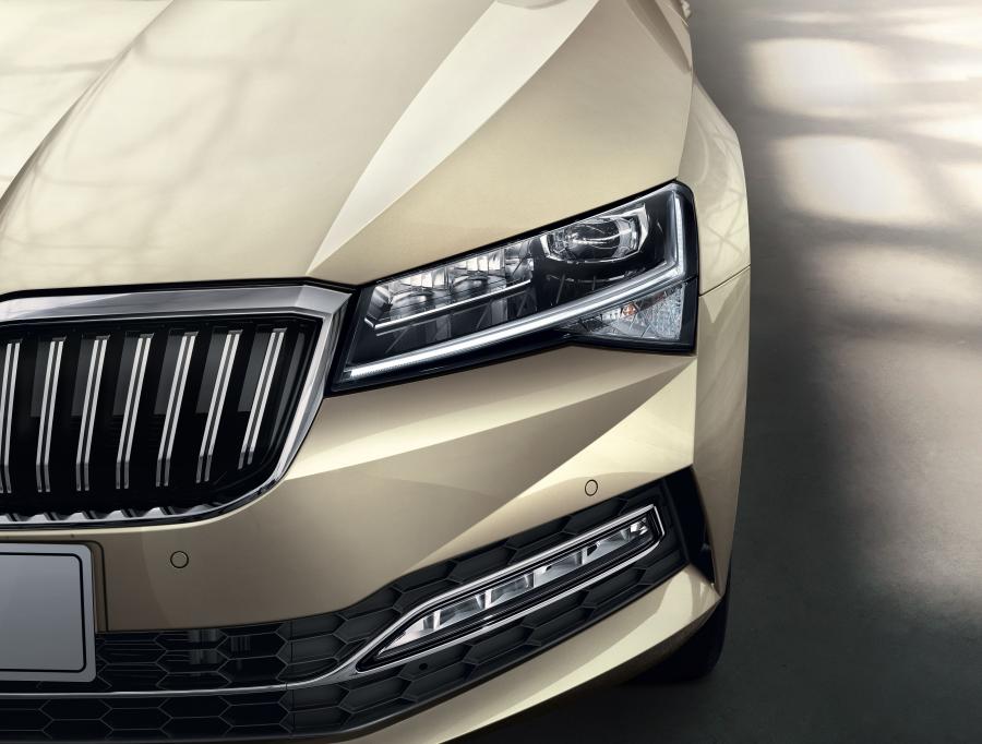 Детали экстерьера Skoda Superb 2019 года  (CN) (фото 3 из 7)